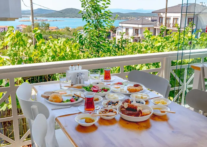 Cunda Piano Otel Ayvalı